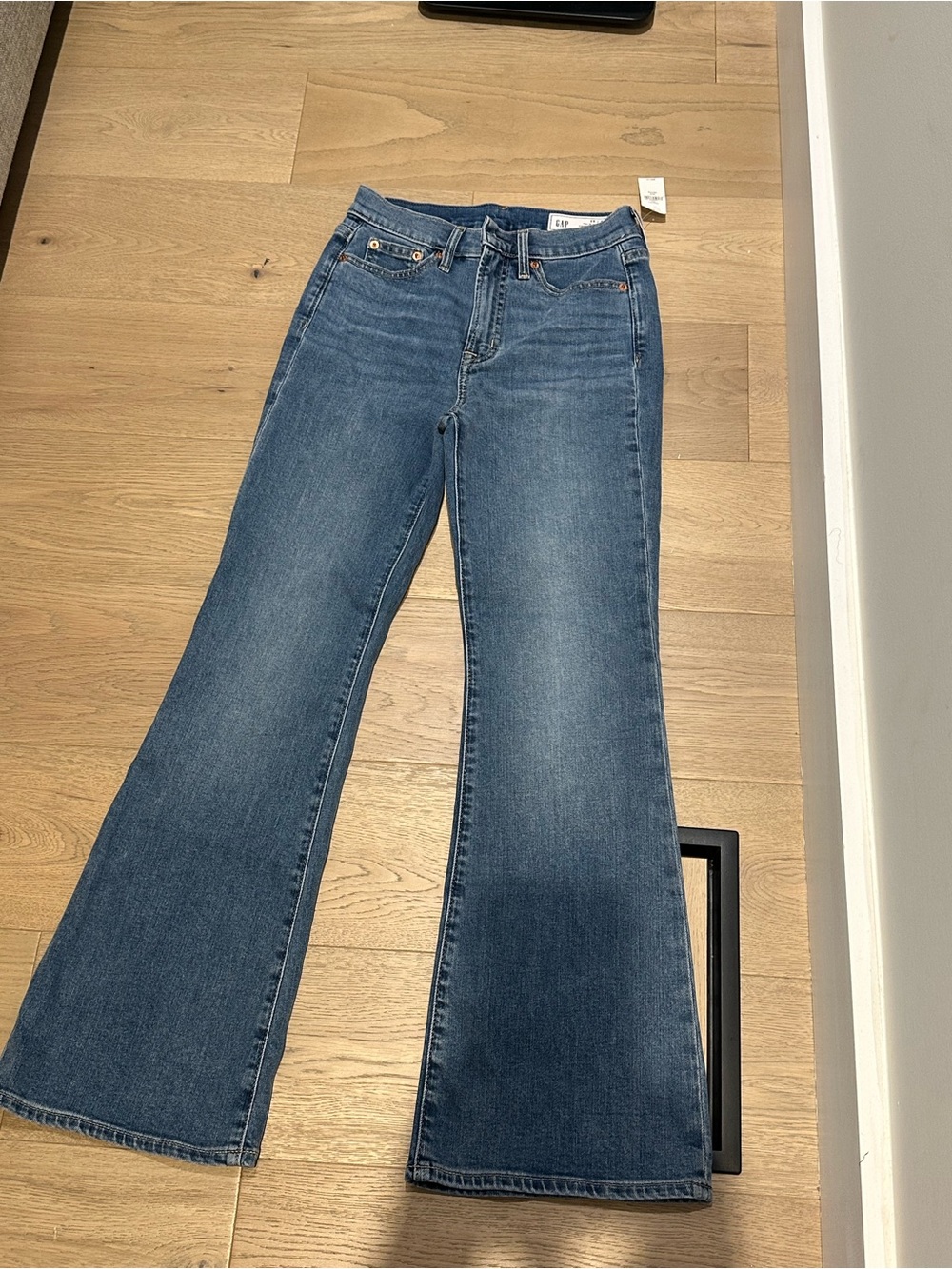 GAP Women's Midwash Flare Jeans - Blue